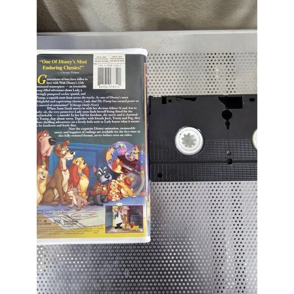 Lady and the Tramp VHS Walt Disney Clamshell - Picture 2 of 3